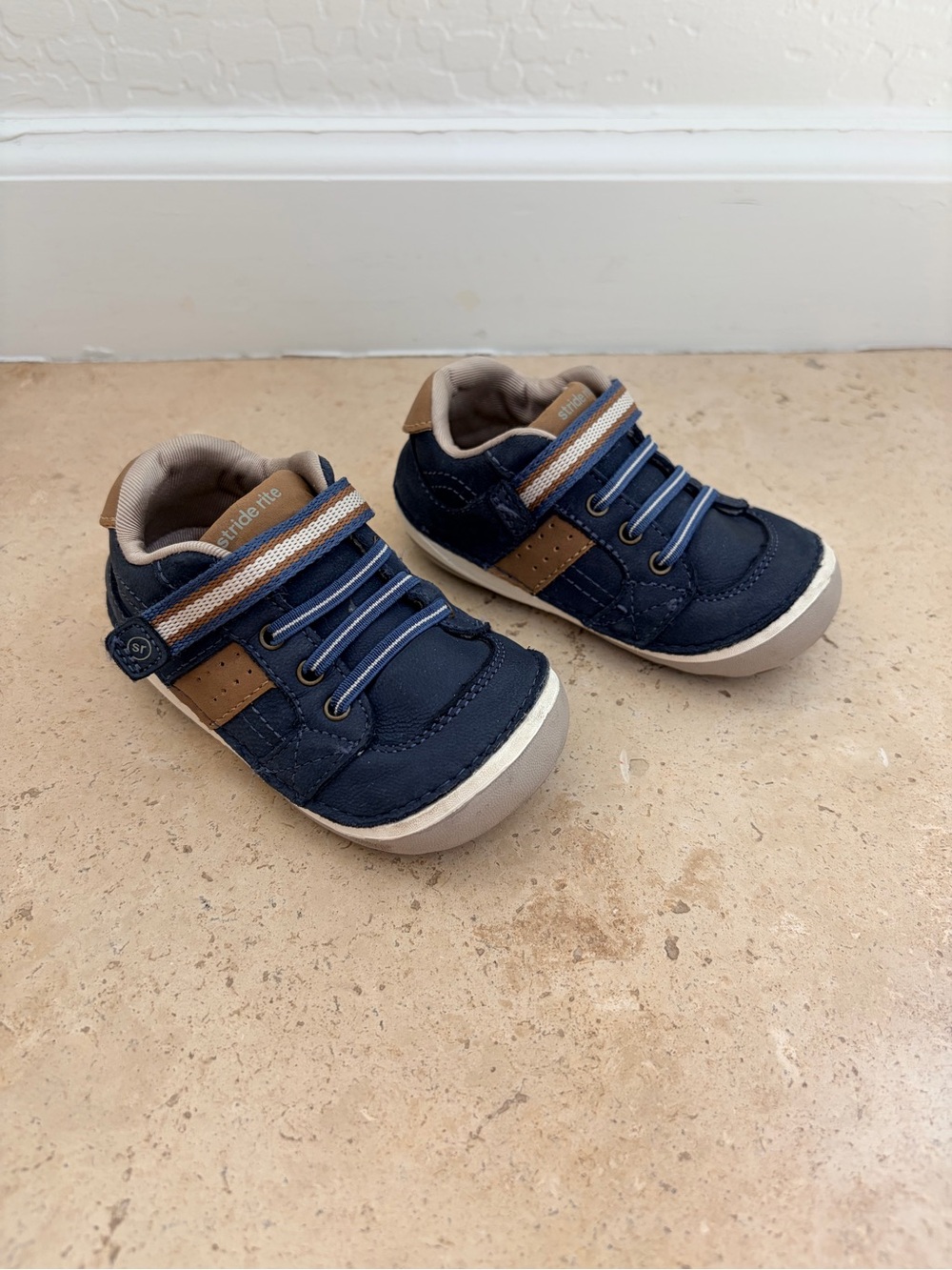 Stride Rite Artie Sneaker, Navy and Tan, Size 6W